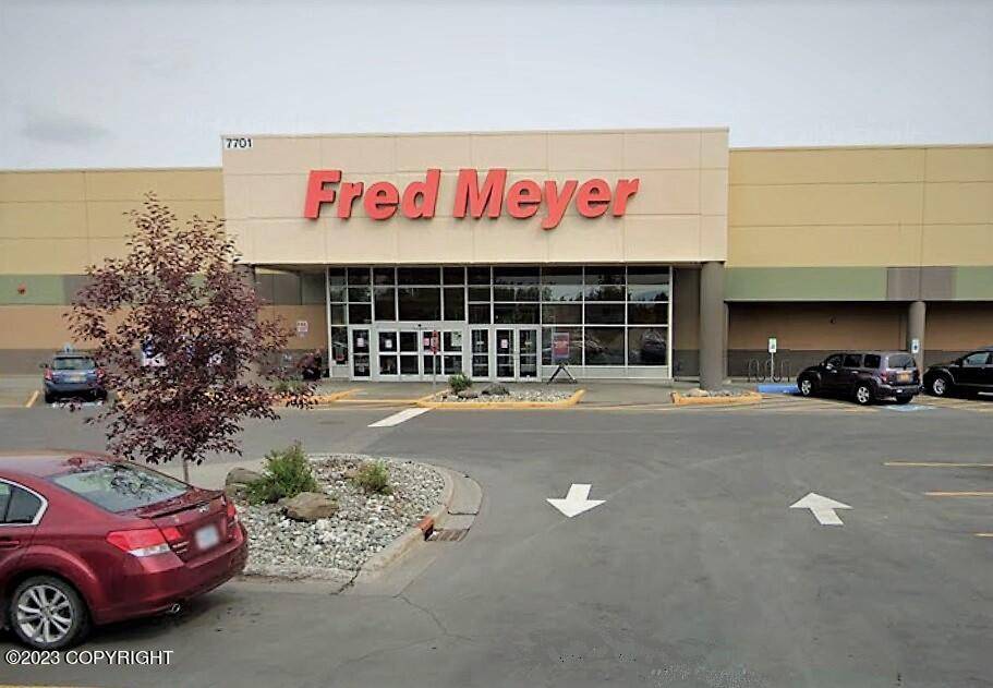 Fred Meyer Debarr